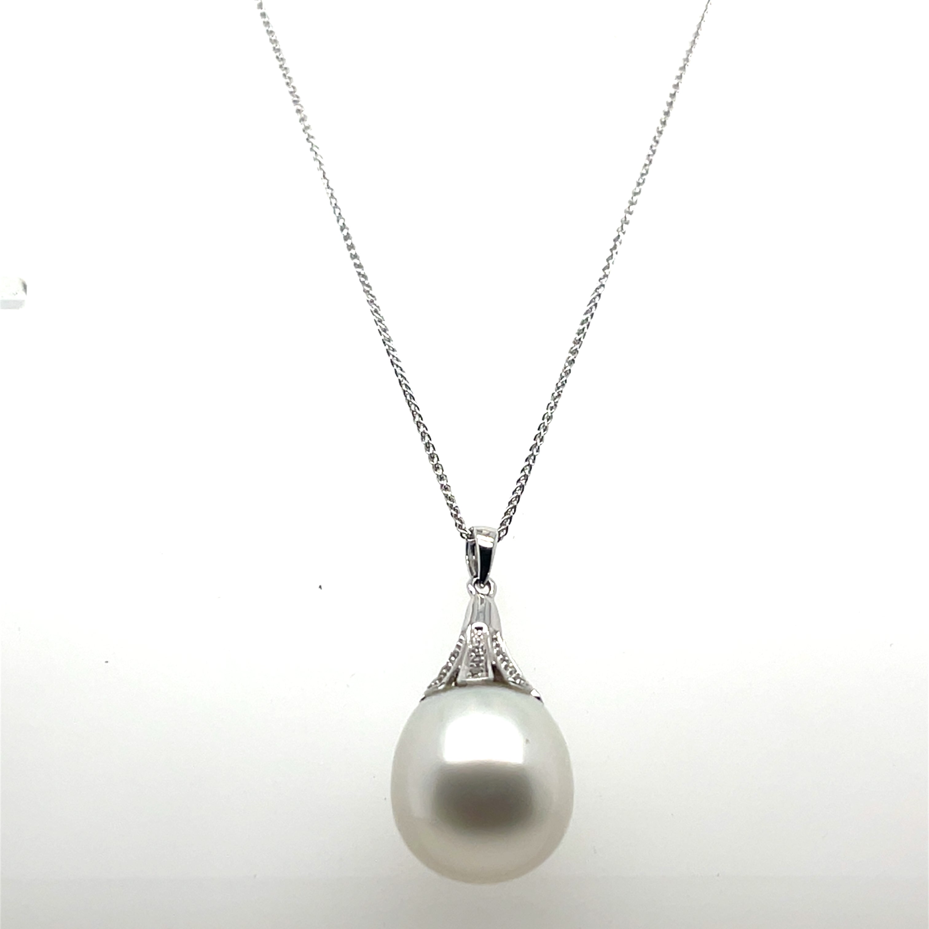 Australian South Sea Pearl & Diamonds Pendant 16 mm