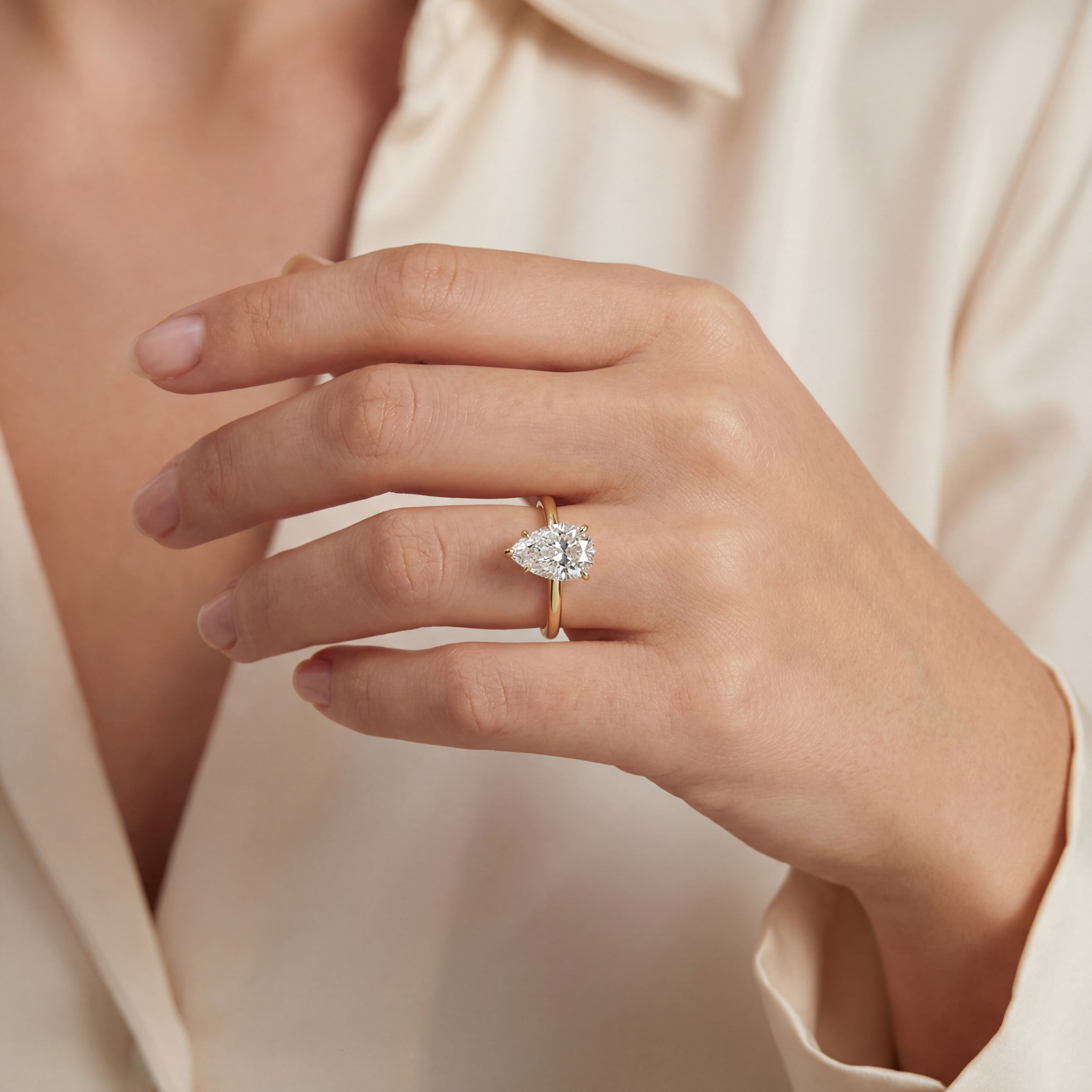 Levendi Classic - Pear cut Diamond Engagement Ring