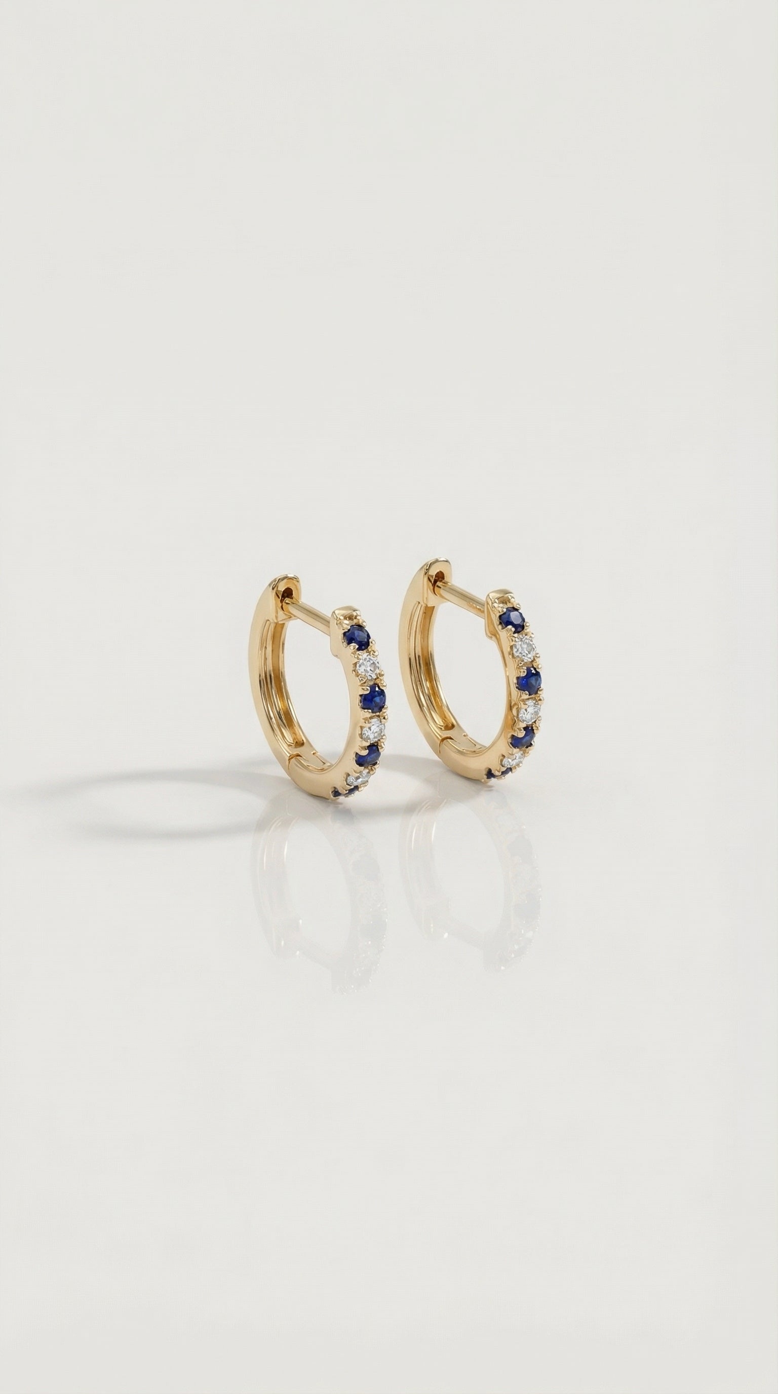 Levendi Essentials - Mini Sapphire & Diamonds Huggies