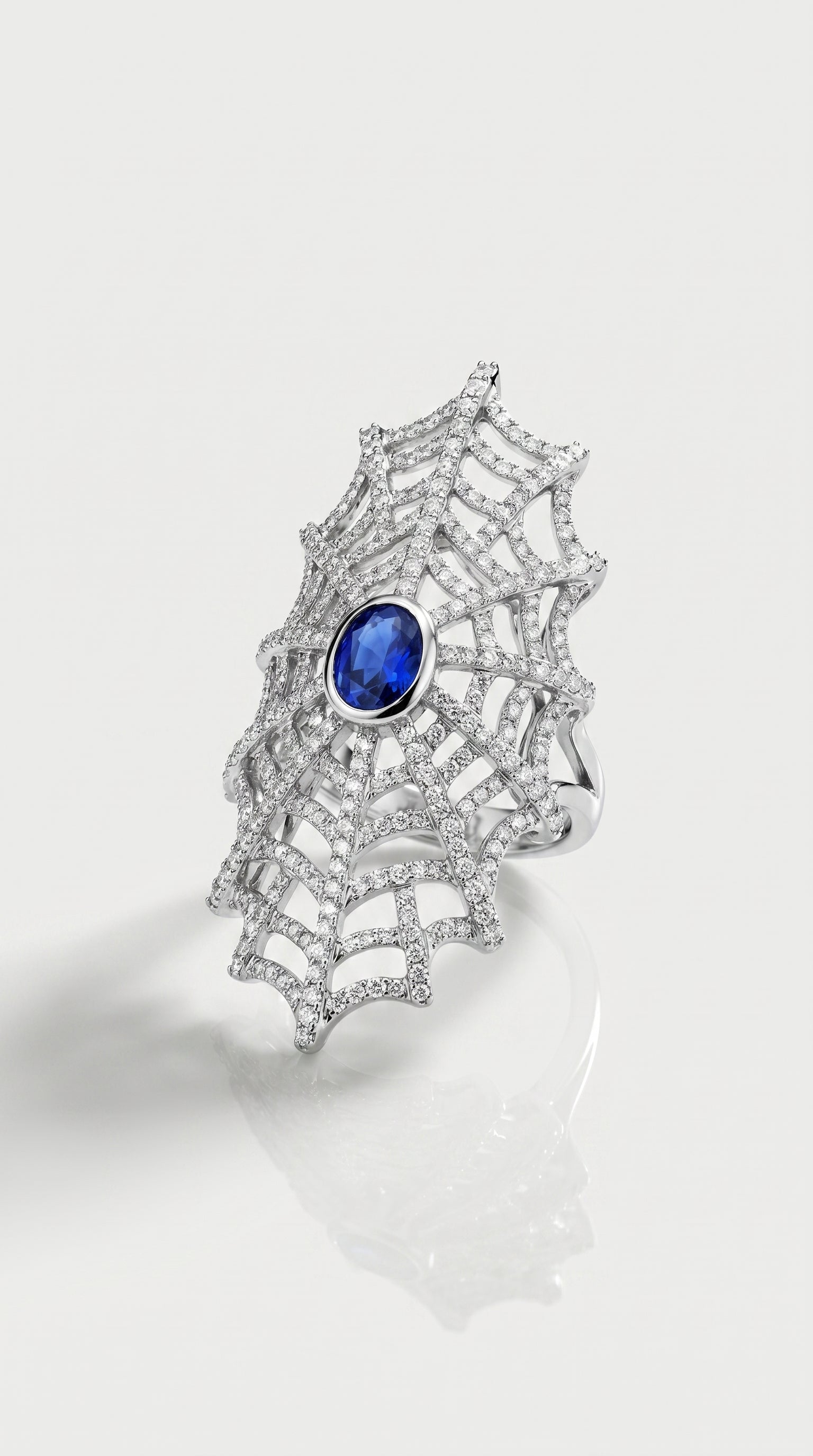 Arachnea Aurea - Web of love Sapphire & Diamond Ring