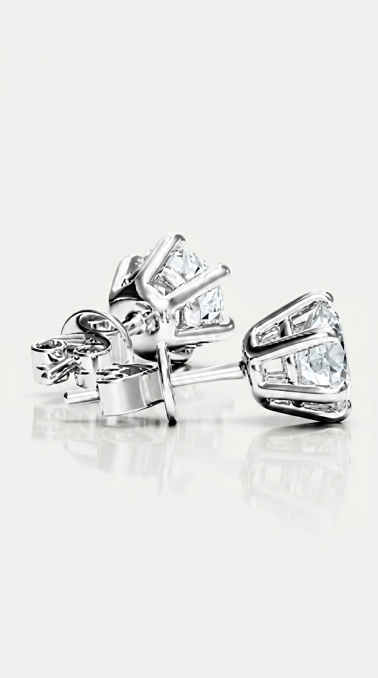Classic Levendi 6 Claws Diamond Studs