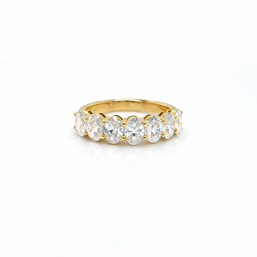 Wedding Band Classic - Oval 7 Diamonds Shared Claws