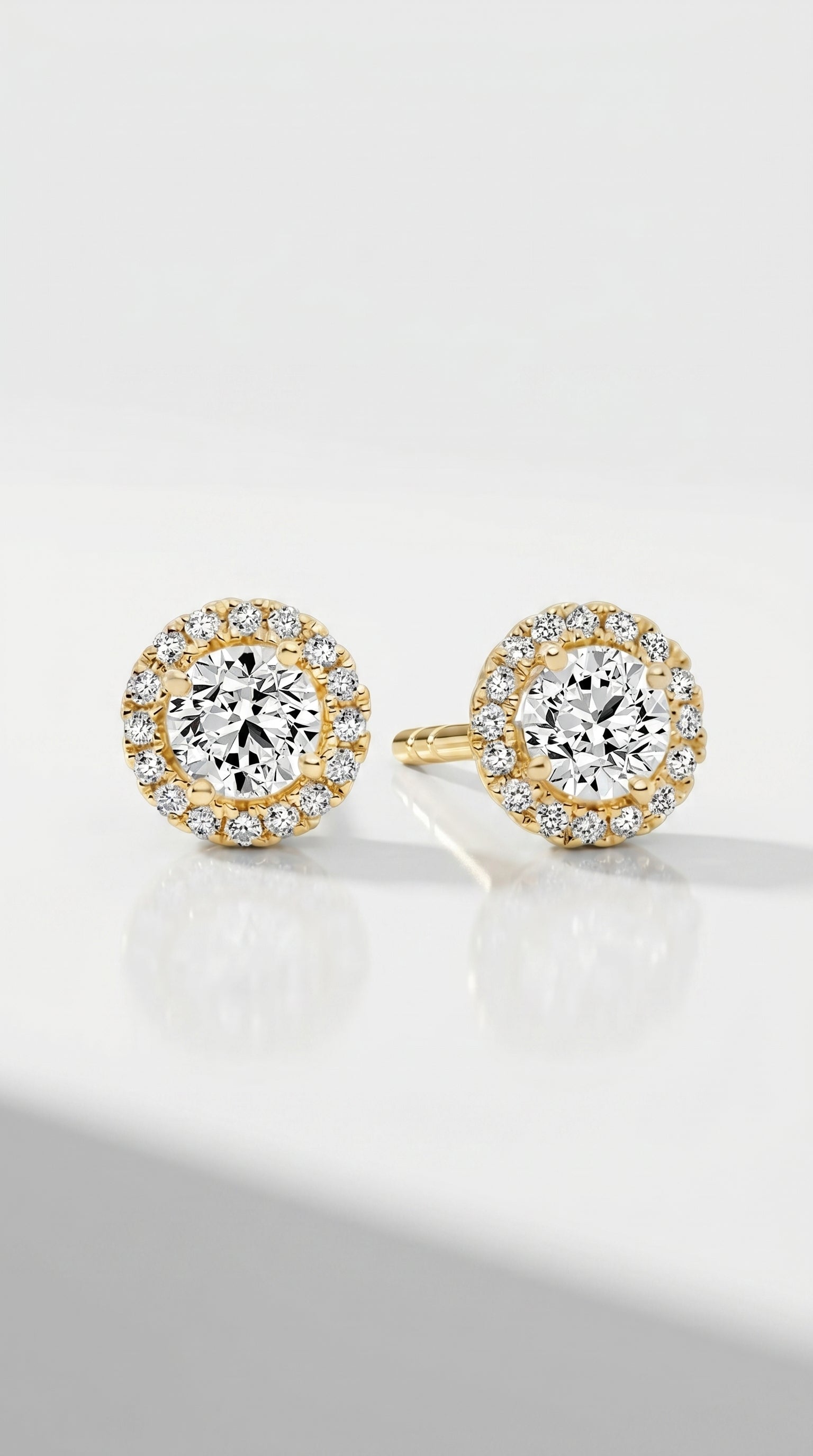 Classic Levendi 4 Claws Diamond Halo Studs