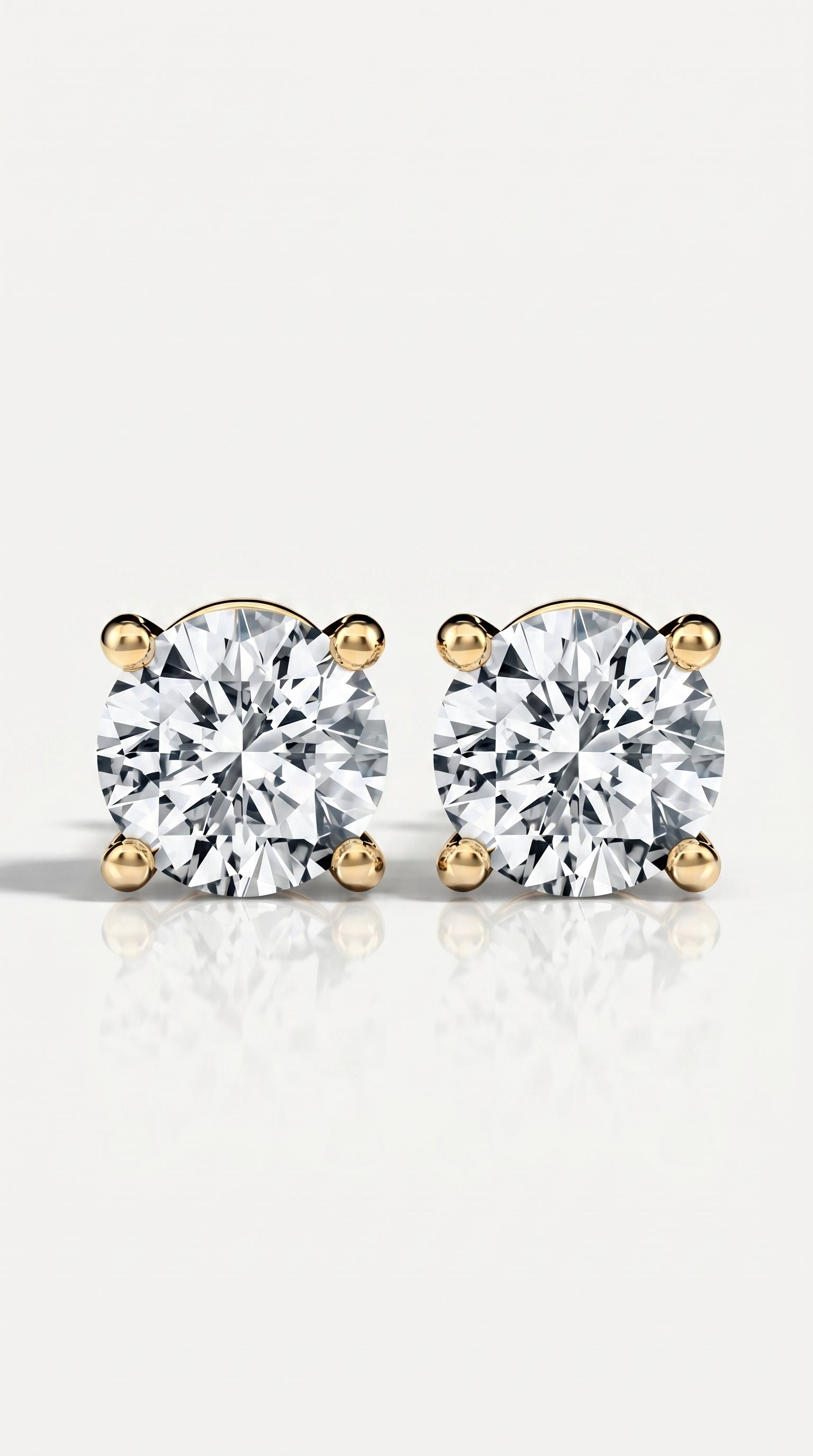Classic Levendi 4 Claws Diamond Studs