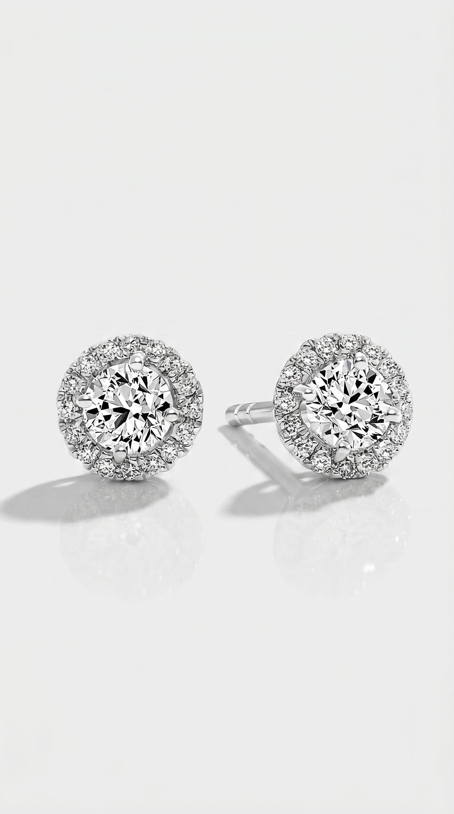 Classic Levendi 4 Claws Diamond Halo Studs