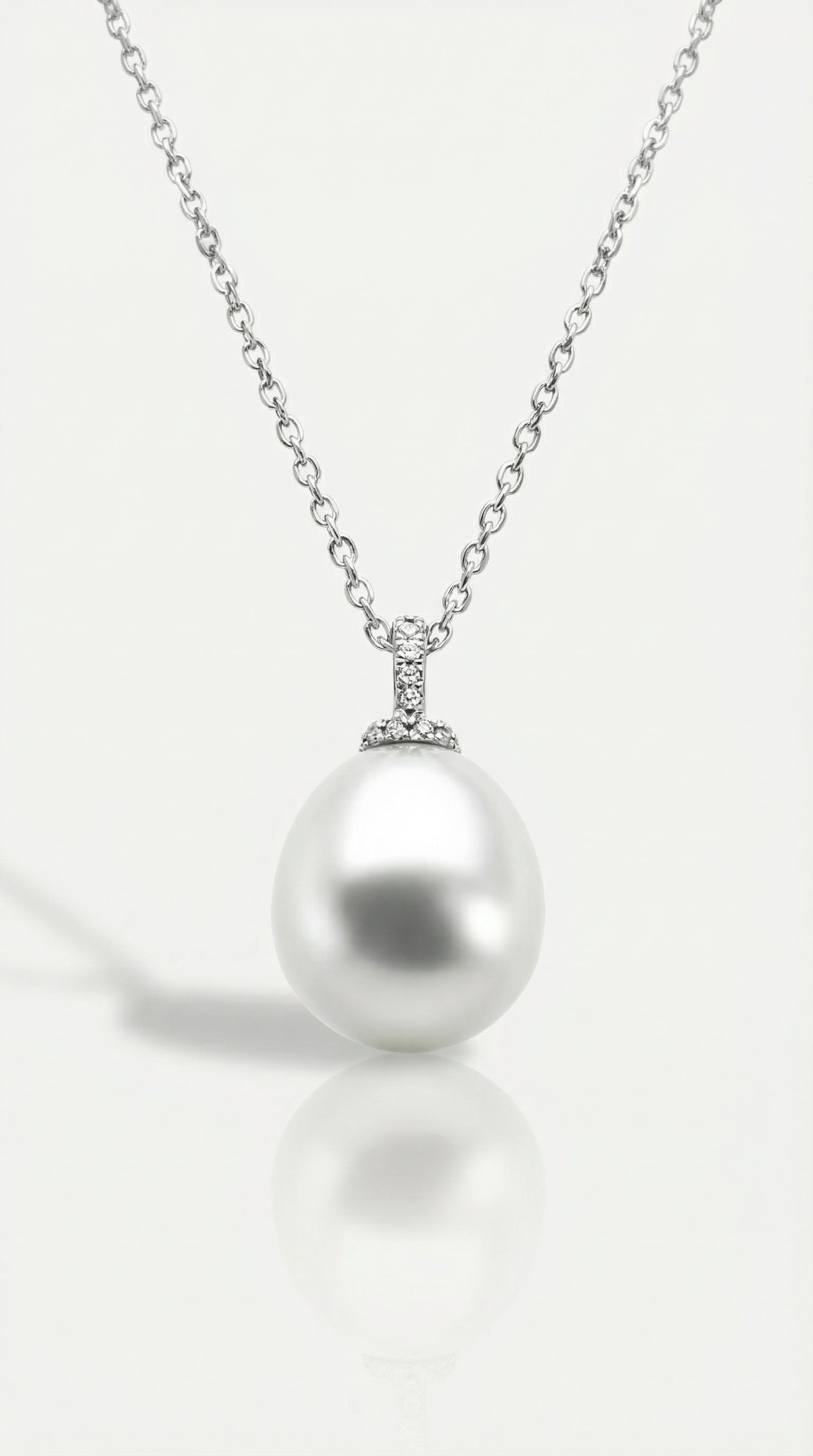 Australian South Sea Pearl - Oval 14 mm Kettle Diamond Bail