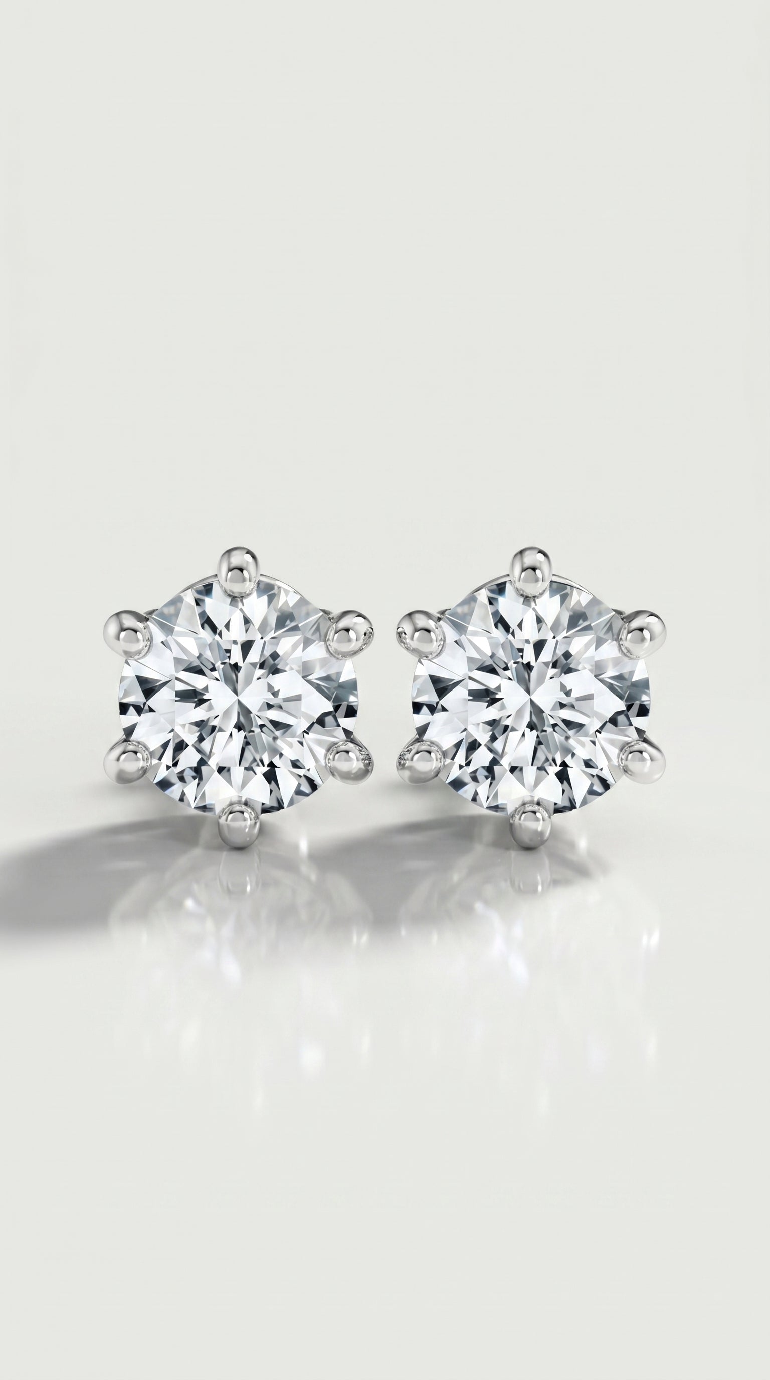 Classic Levendi 6 Claws Diamond Studs