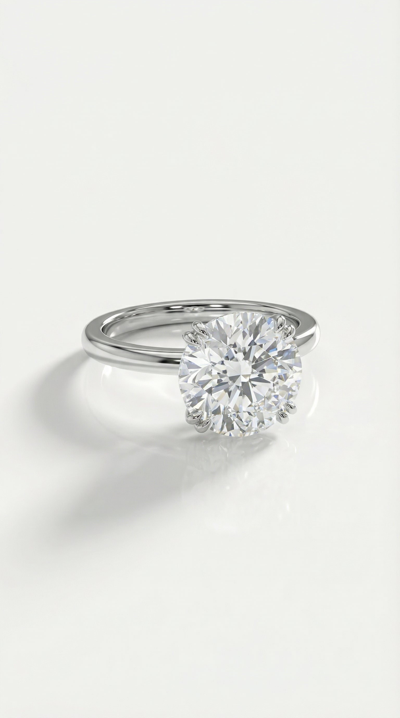 Levendi Classic - Round Brilliant Cut Double Claws