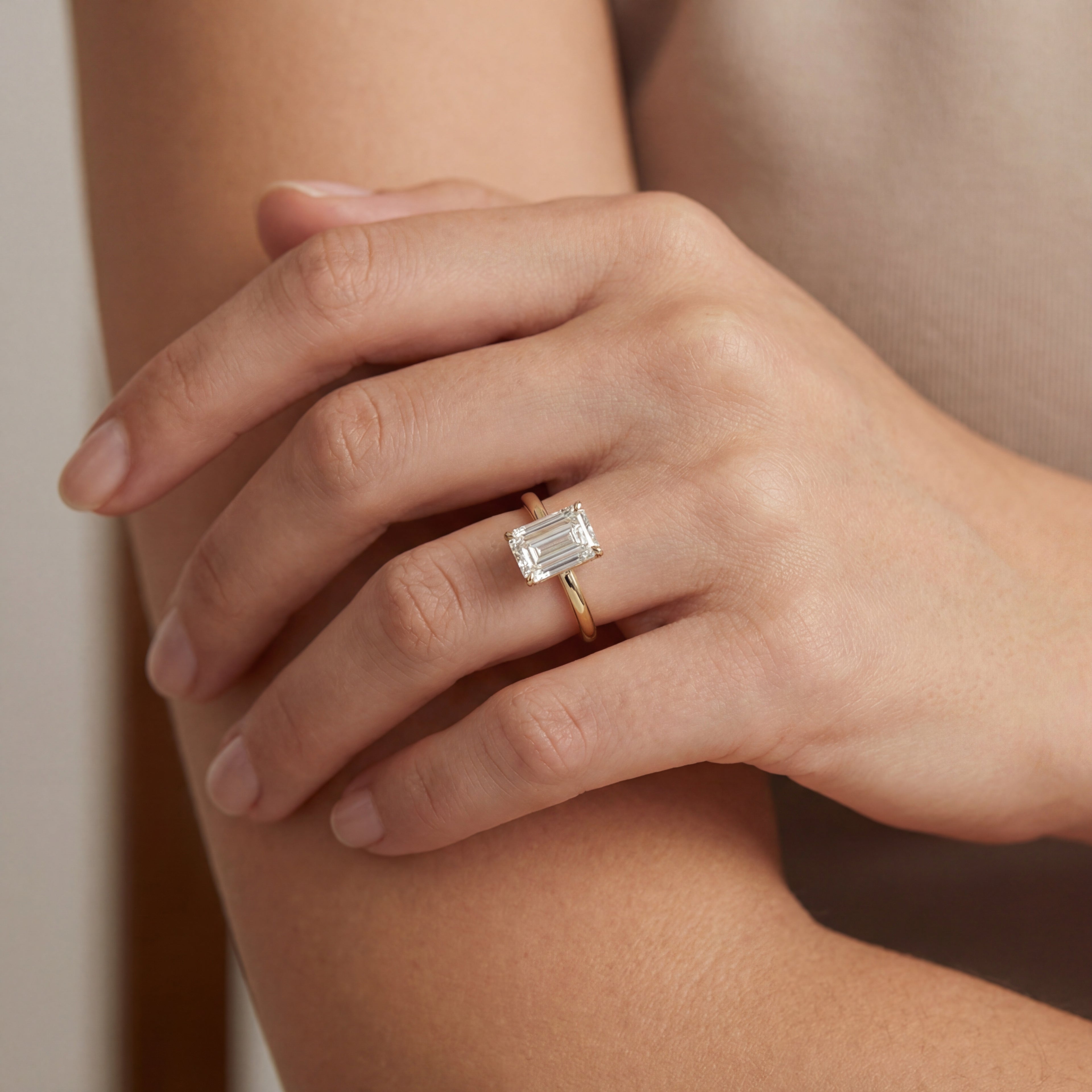 Levendi Classic - Classic Emerald Cut Plain Band Engagement Ring