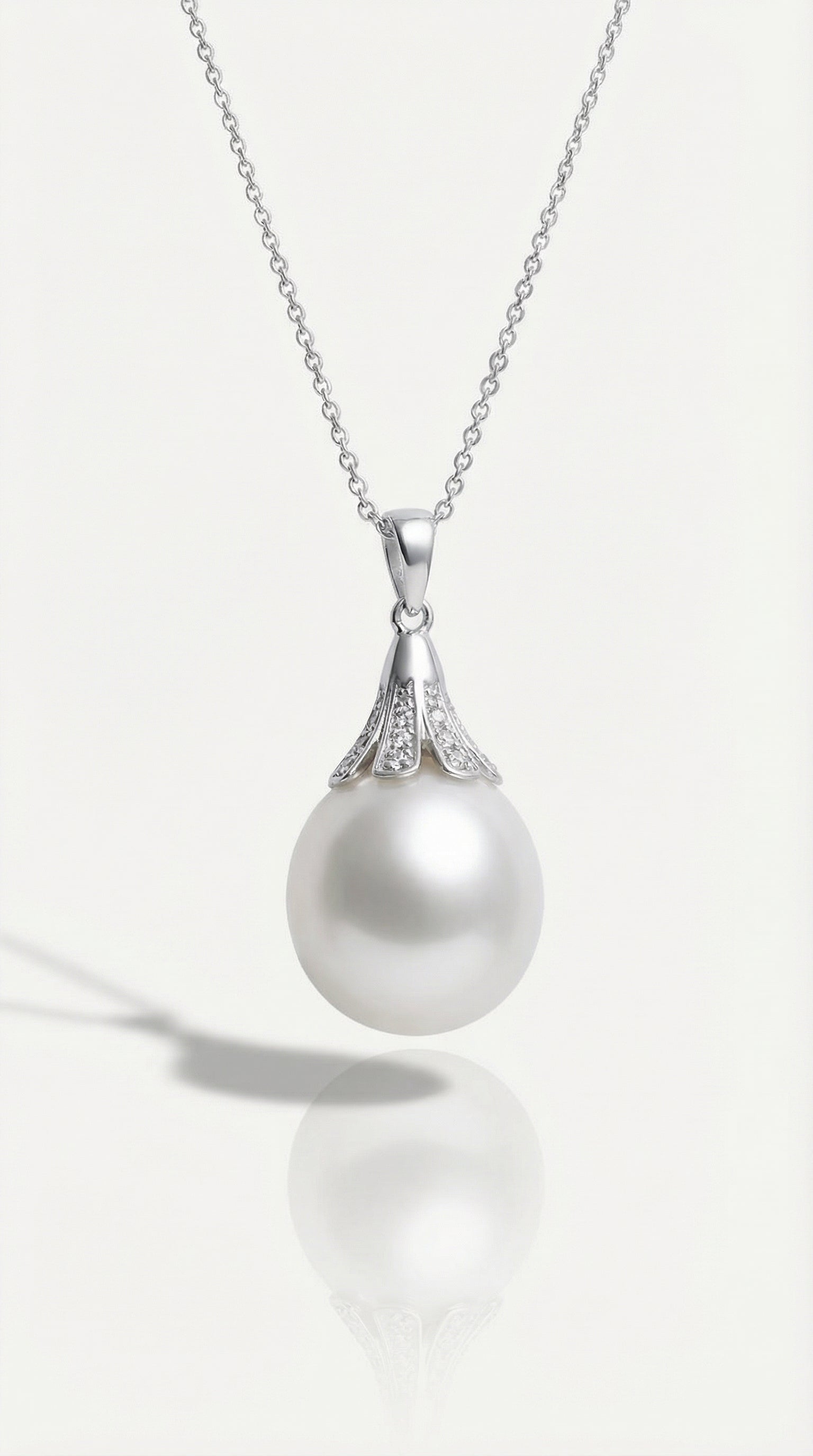 Australian South Sea Pearl - Oval 15 mm Trumpet Diamonds Pendant