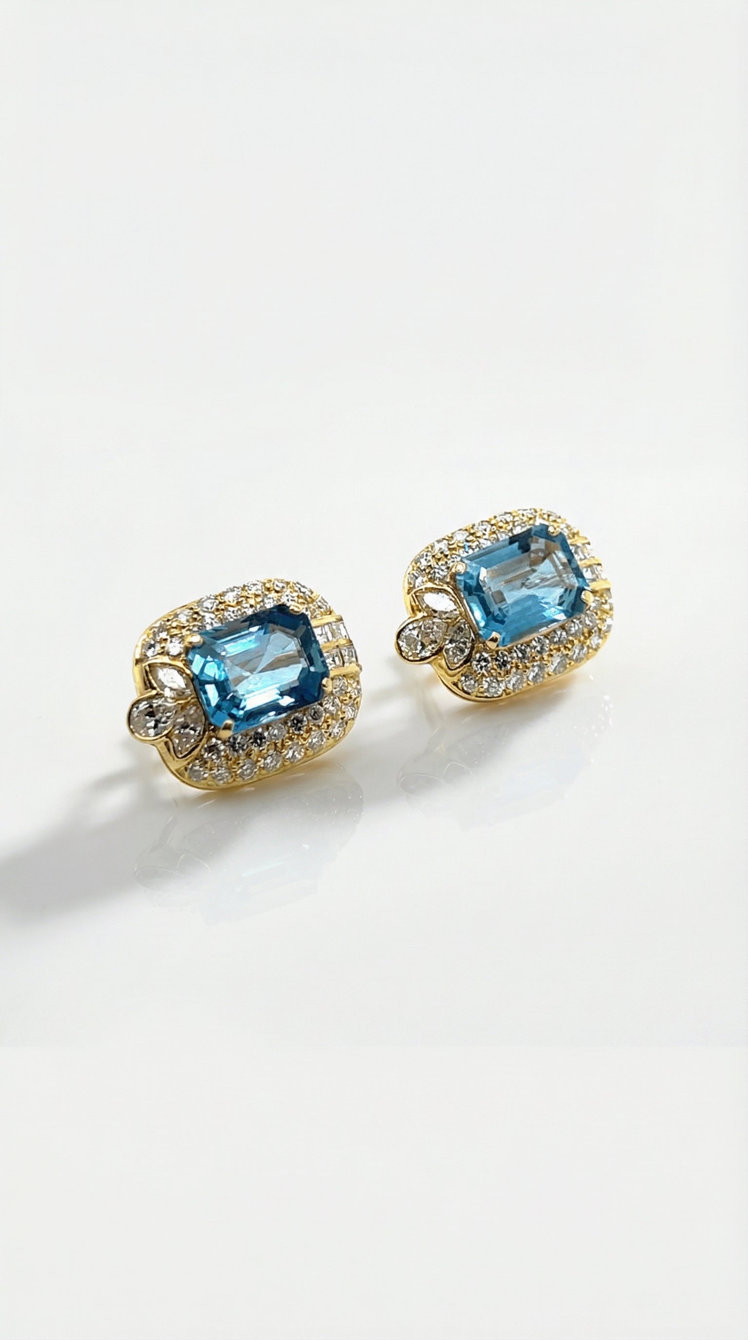 Sophia Levendi Collection  – Aquamarine & Diamonds Earrings