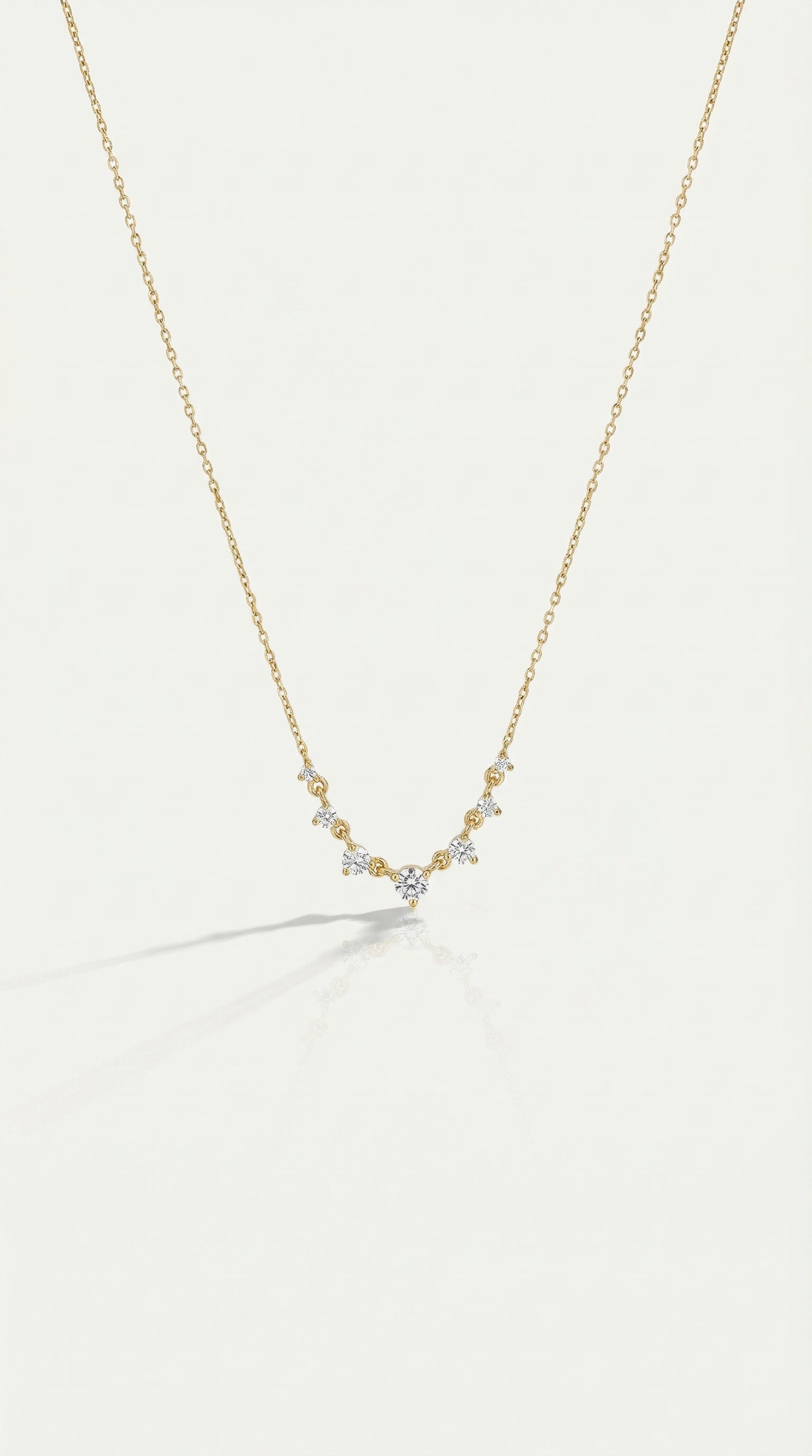 Levendi Essentials - 7 Diamonds Pendant