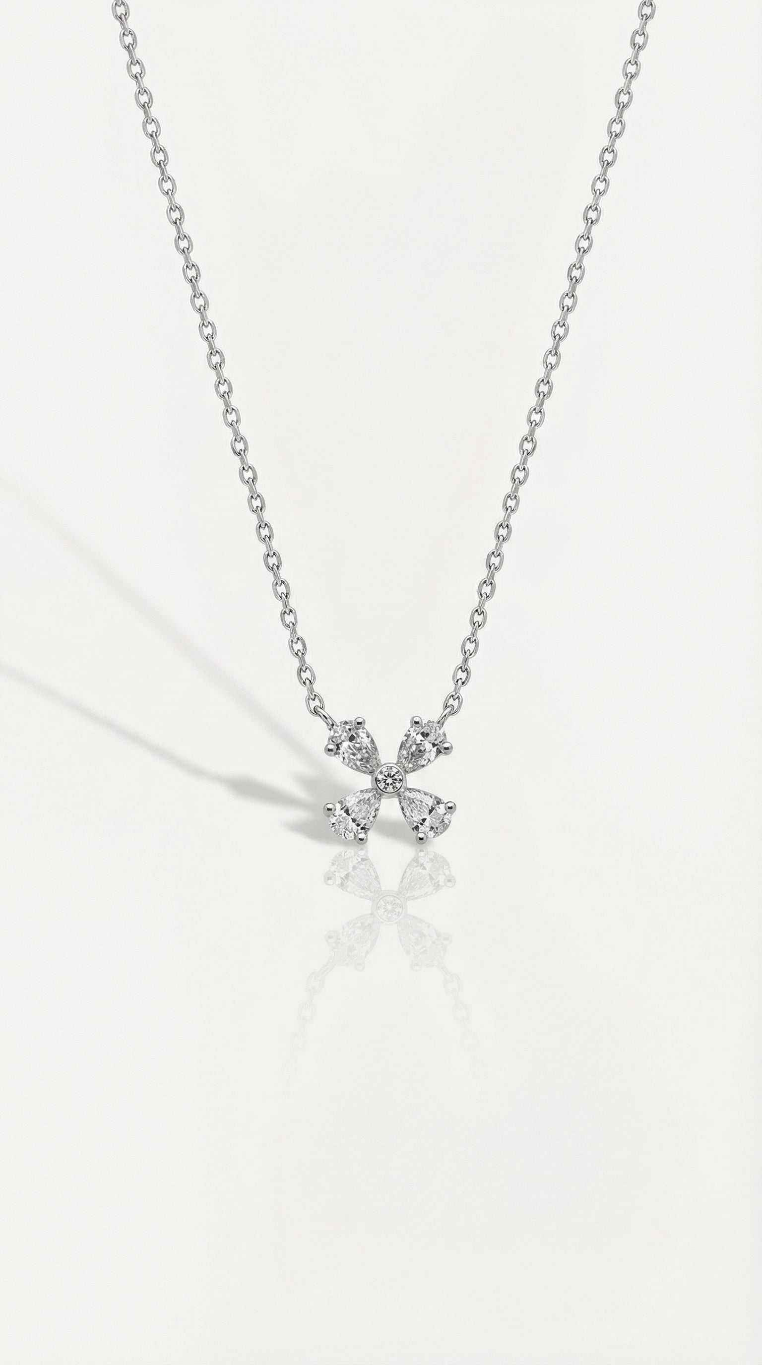 Levendi Essentials - Pear Diamonds Pendant
