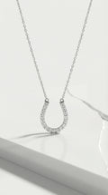 Levendi Essentials - Lucky Horse Shoe Pendant