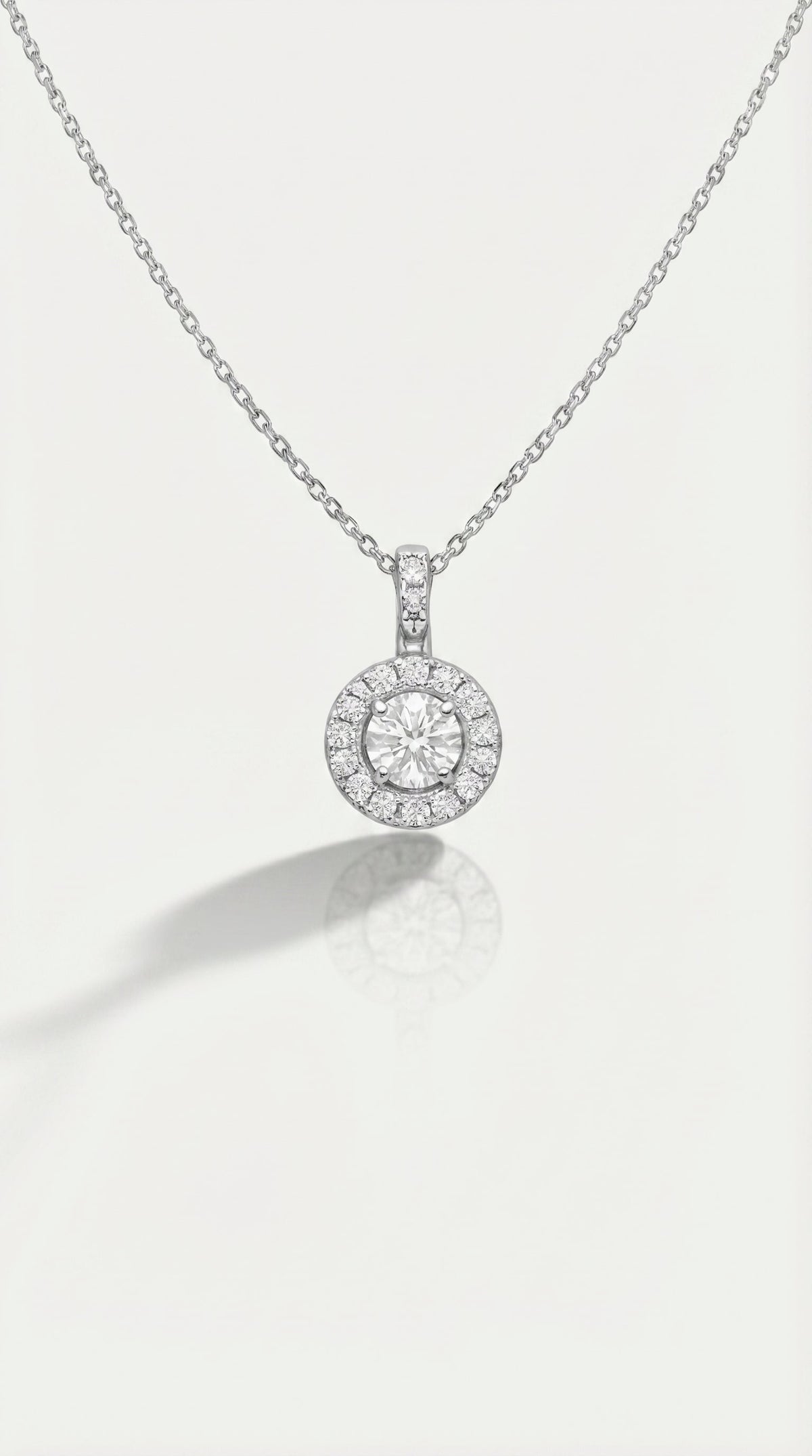 Classic - Round Brilliant Cut Halo Diamond Pendant