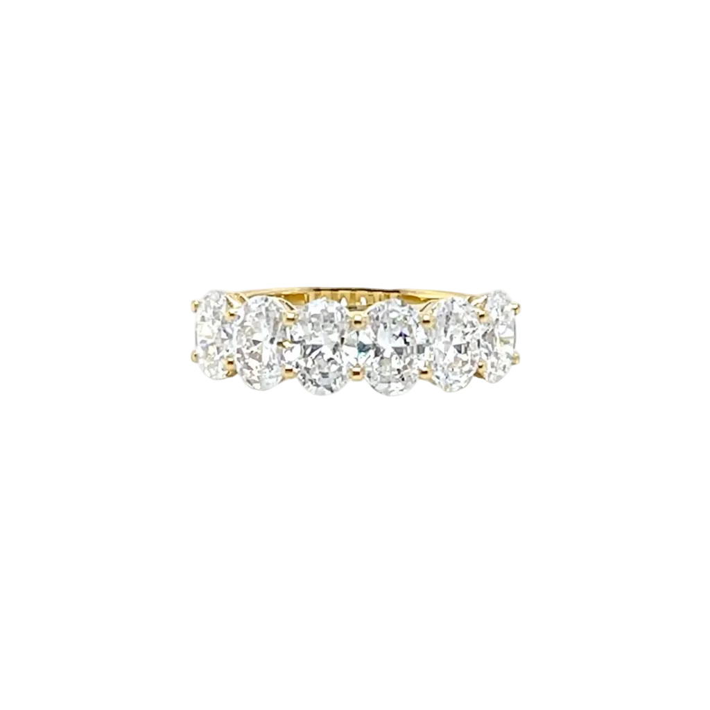 Wedding band Classic - Oval 7 Diamonds Shared Claws