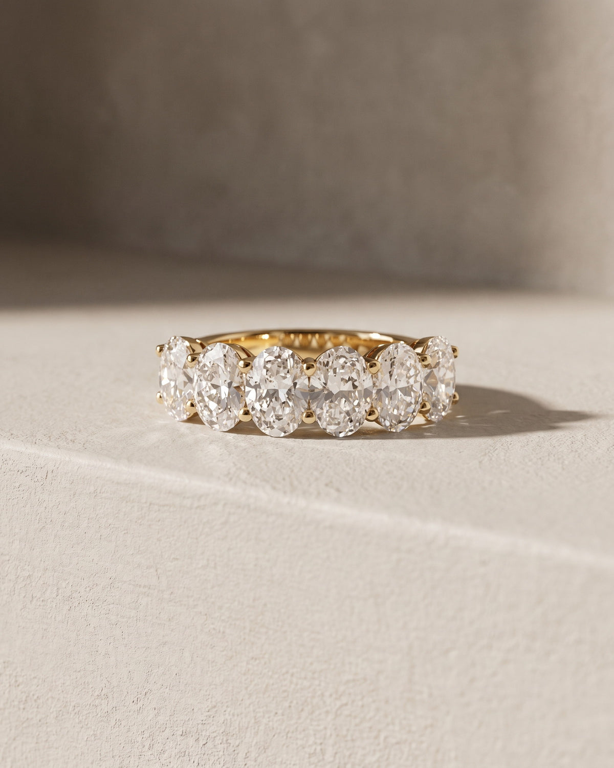 Wedding band Classic - Oval 5 Diamonds Shared Claws — Levendi Jewellers