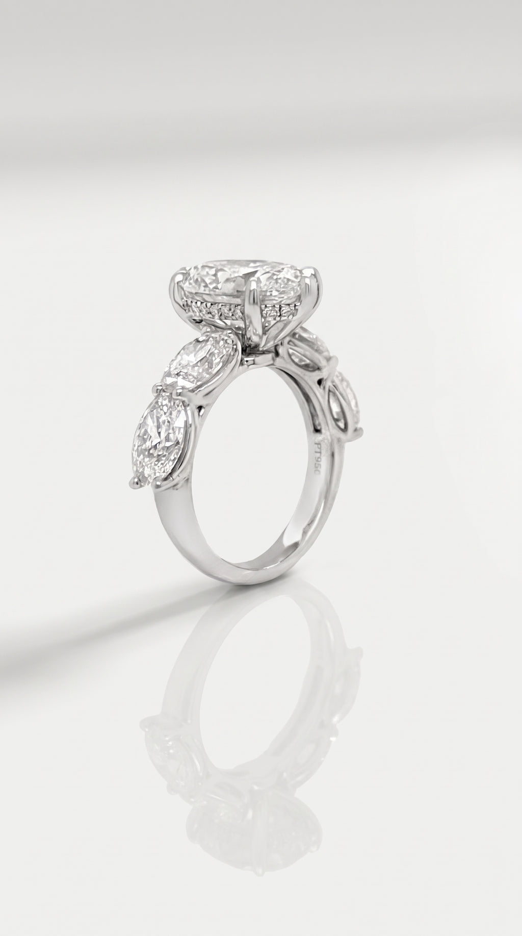The Pénte - Platinum Diamond Ring