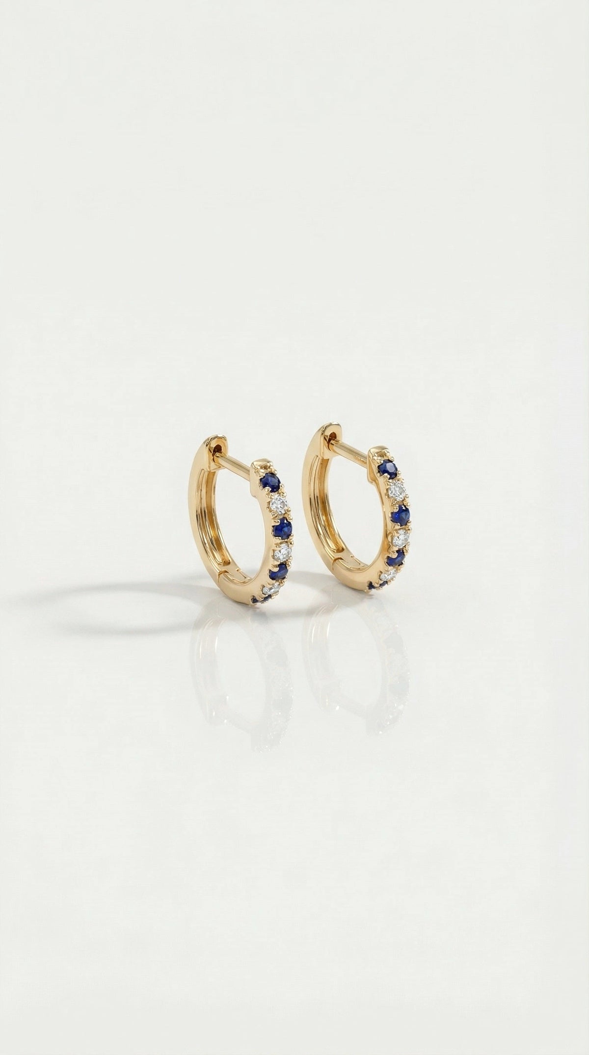Levendi Essentials - Mini Sapphire & Diamonds Huggies