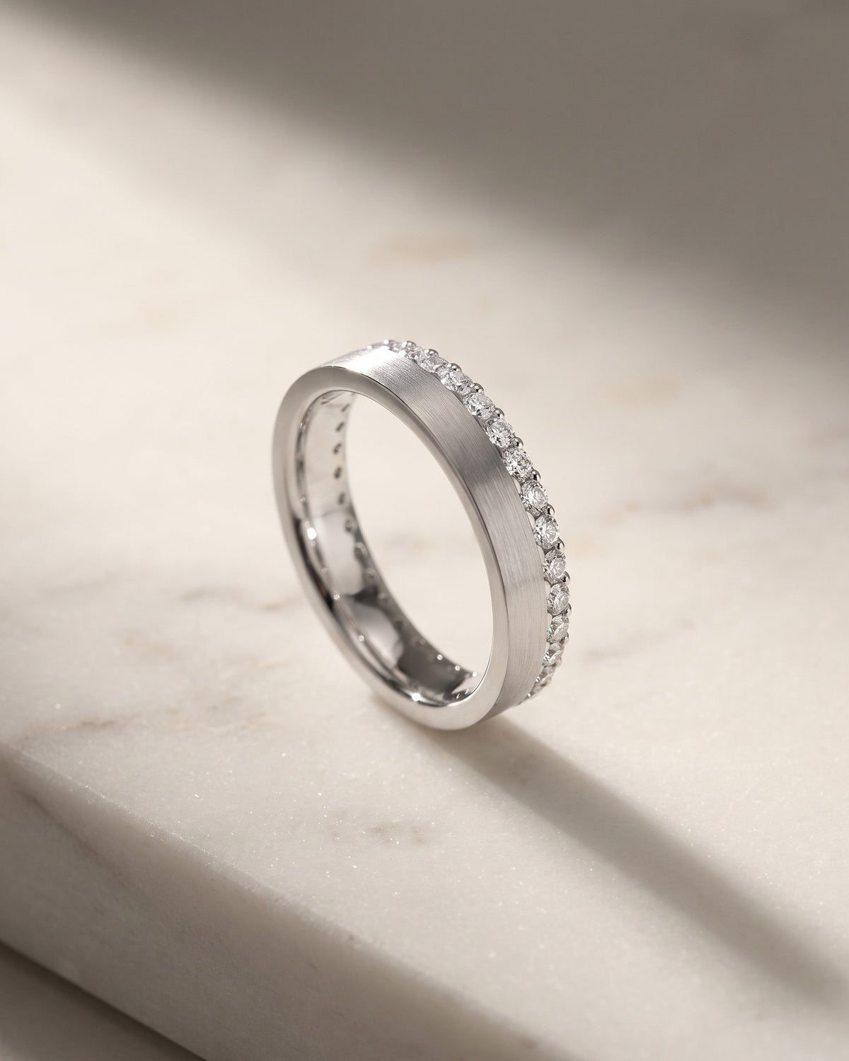 Single Row Diamond Edge Set Ring — Levendi Jewellers